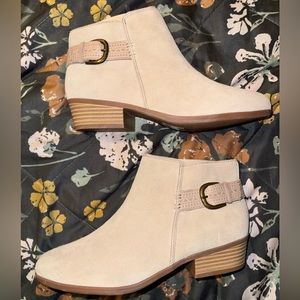 Clark’s tan booties